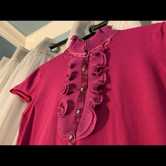 Adrienne Vittadini ruffle neck, front blouse. XL - Picture 2 of 5